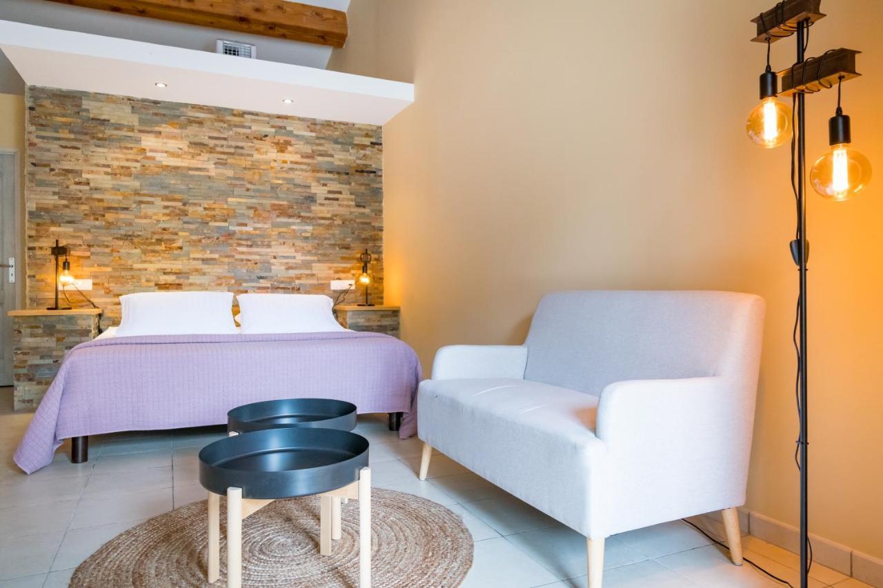 Sur Les Hauteurs Du Luberon-Chez Lisett Bed & Breakfast Caseneuve Exterior photo