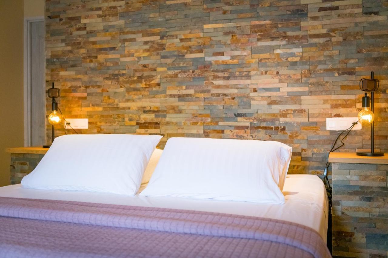 Sur Les Hauteurs Du Luberon-Chez Lisett Bed & Breakfast Caseneuve Exterior photo