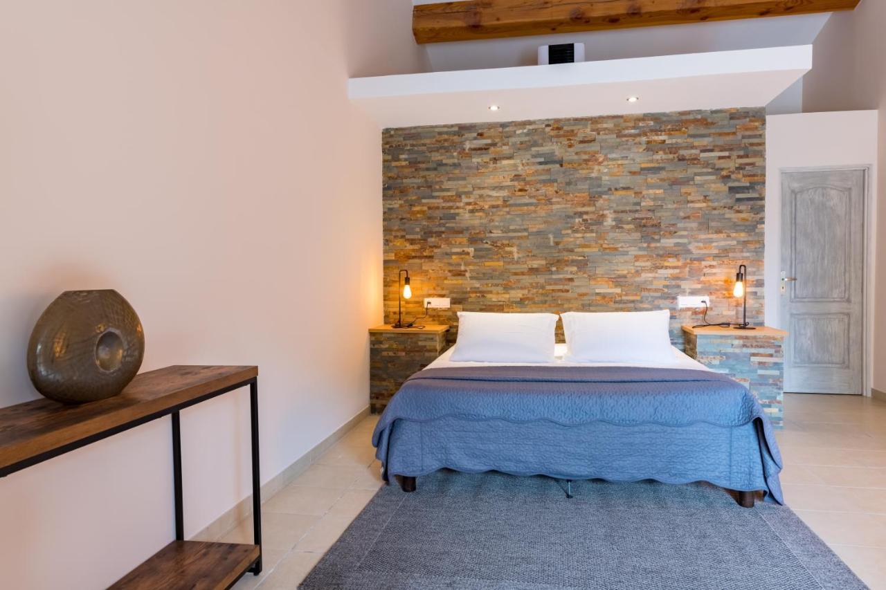 Sur Les Hauteurs Du Luberon-Chez Lisett Bed & Breakfast Caseneuve Exterior photo