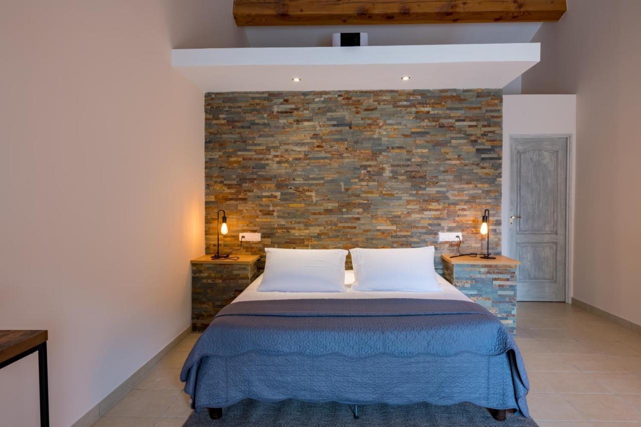 Sur Les Hauteurs Du Luberon-Chez Lisett Bed & Breakfast Caseneuve Exterior photo