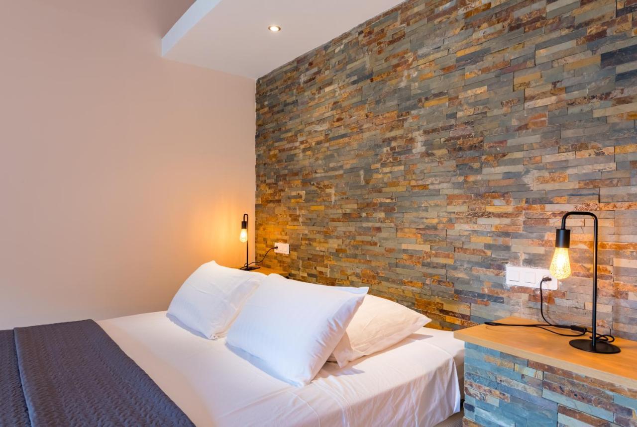 Sur Les Hauteurs Du Luberon-Chez Lisett Bed & Breakfast Caseneuve Exterior photo