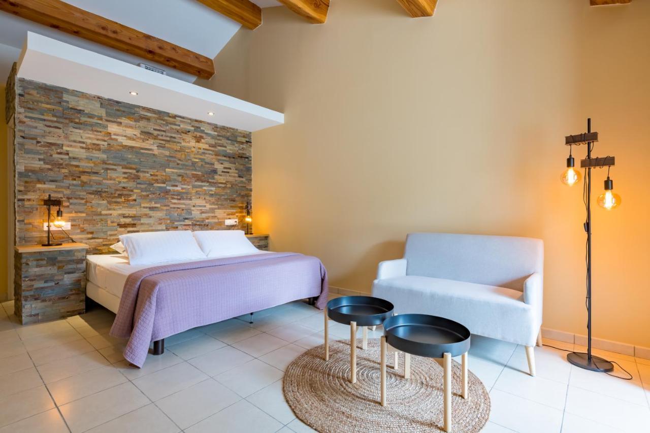 Sur Les Hauteurs Du Luberon-Chez Lisett Bed & Breakfast Caseneuve Exterior photo