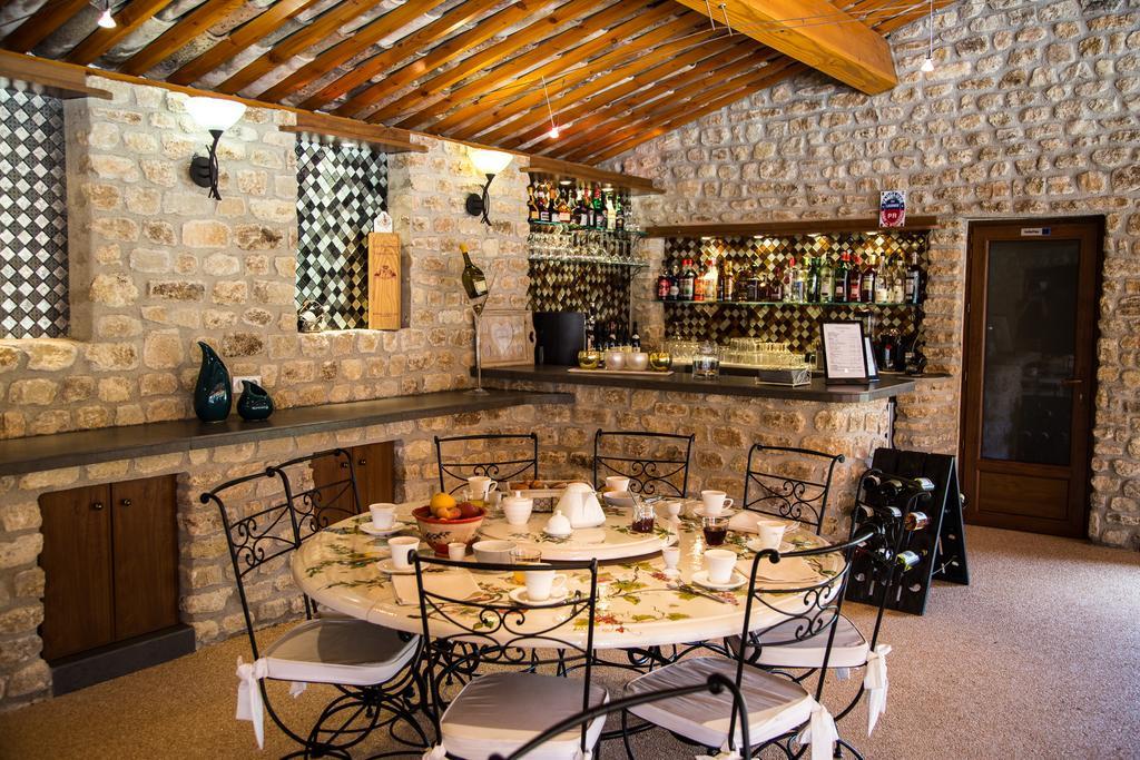 Sur Les Hauteurs Du Luberon-Chez Lisett Bed & Breakfast Caseneuve Exterior photo