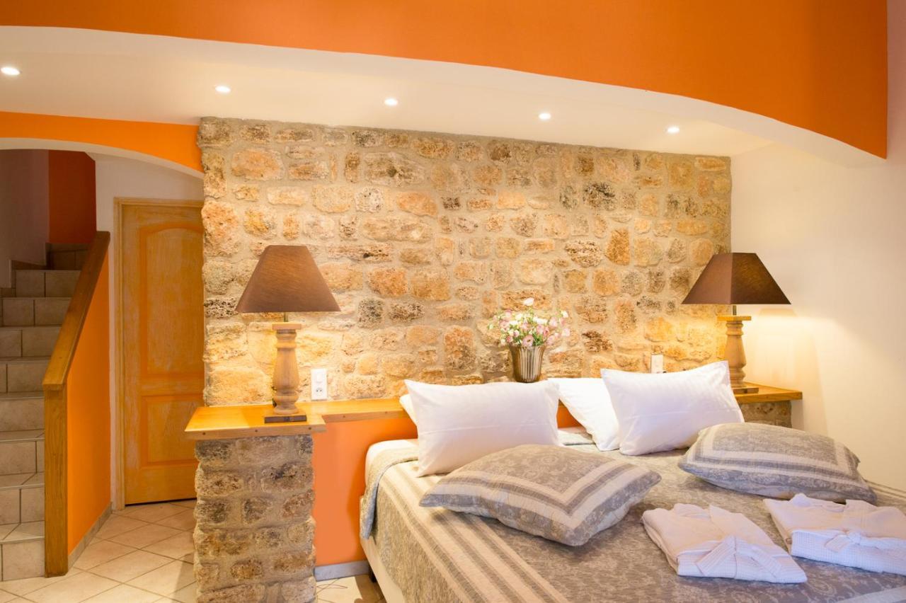 Sur Les Hauteurs Du Luberon-Chez Lisett Bed & Breakfast Caseneuve Exterior photo